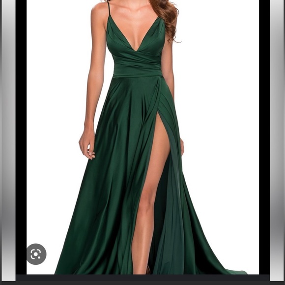 Gorgeous ballgown - Picture 3 of 4